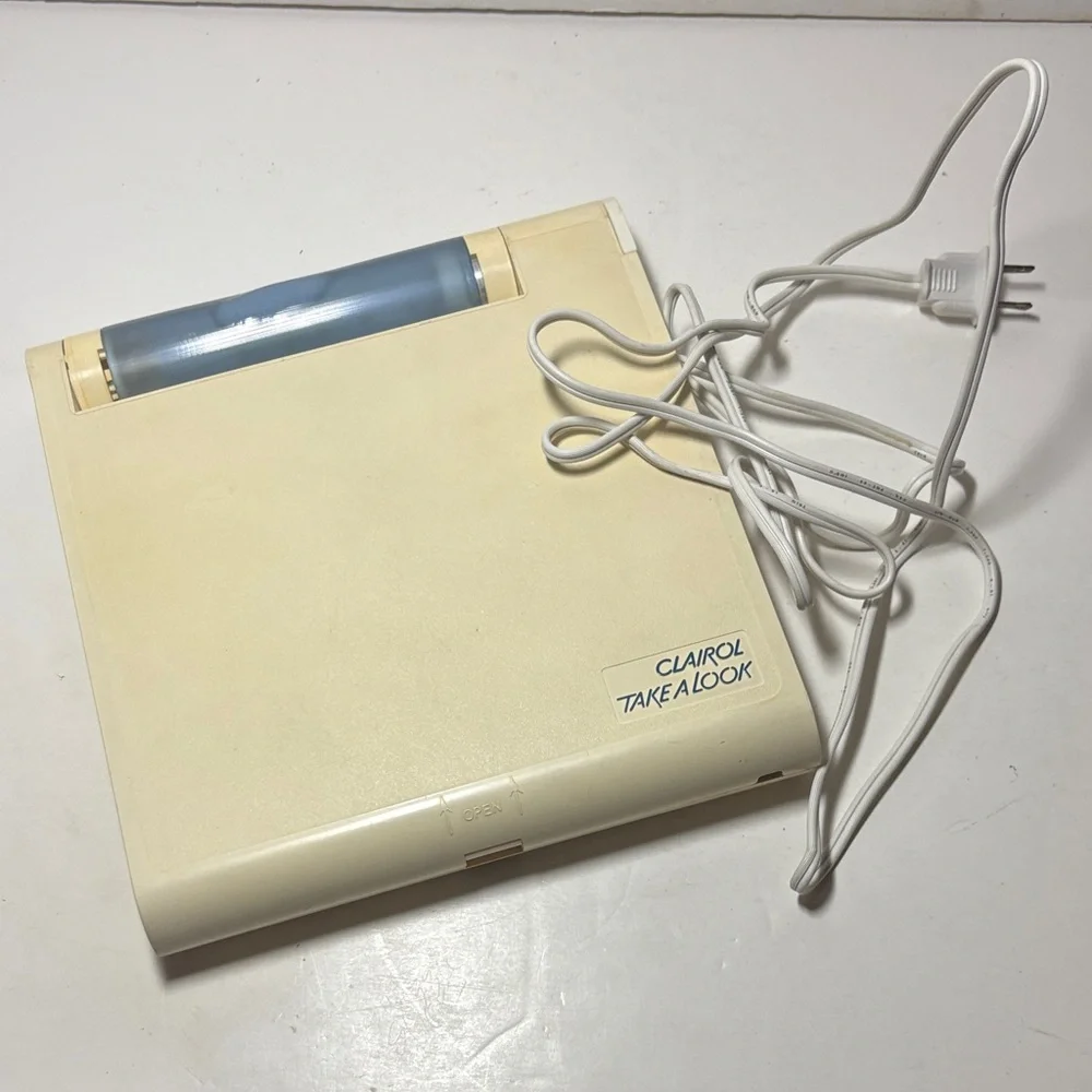 Clairol Take A Look Makeup Mirror - Vintage Portable Lghts Up